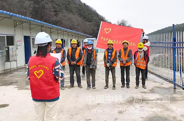 青年志愿者宣讲防疫知识和安全施工知识 青年志愿者宣讲防疫知识和安全施工知识
