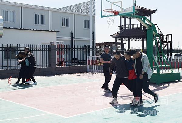 绑腿协作三人行 绑腿协作三人行