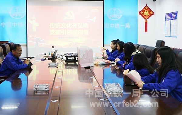 项目书记向女职工表达节日的问候 项目书记向女职工表达节日的问候