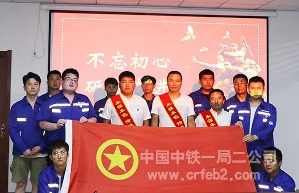 白山市政综合工程项目观看《智取威虎山》后团员与退伍军人合影 白山市政综合工程项目观看《智取威虎山》后团员与退伍军人合影