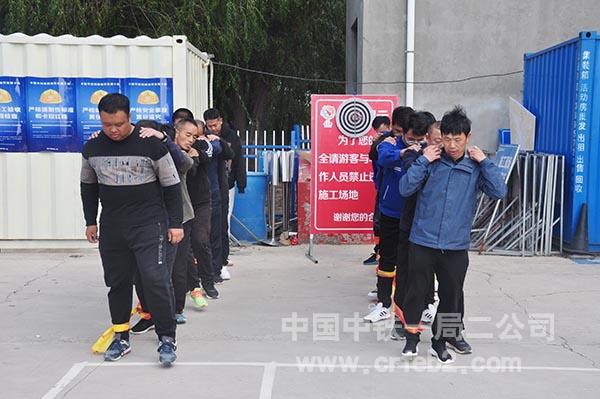 巨人脚步 巨人脚步