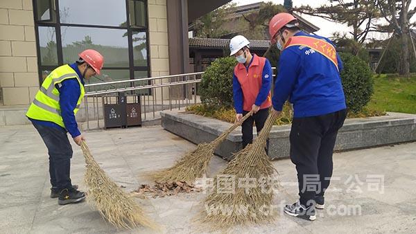 清扫郊野公园东部展园园内 清扫郊野公园东部展园园内