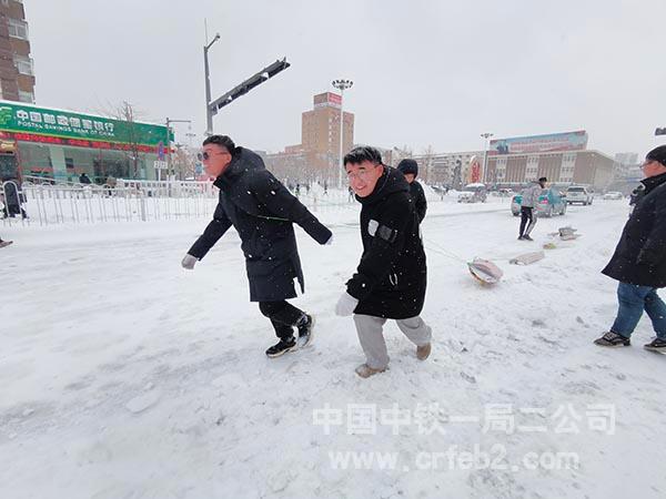 激情澎湃的除雪员工 激情澎湃的除雪员工
