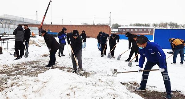 惠新路公铁立交桥料场路面清雪1 惠新路公铁立交桥料场路面清雪1