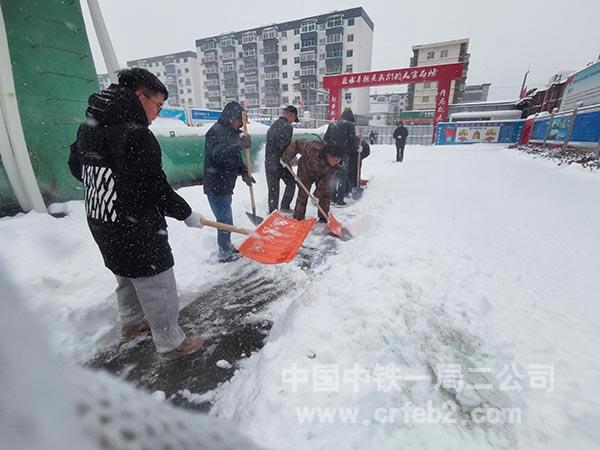 辽阳综合客运枢纽项目现场除雪工作 辽阳综合客运枢纽项目现场除雪工作