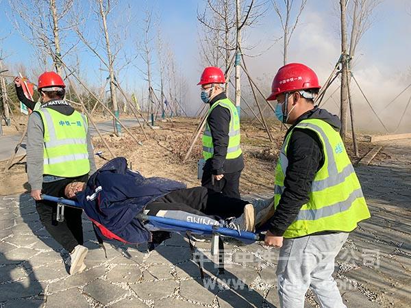 医疗救护组救助伤者 医疗救护组救助伤者