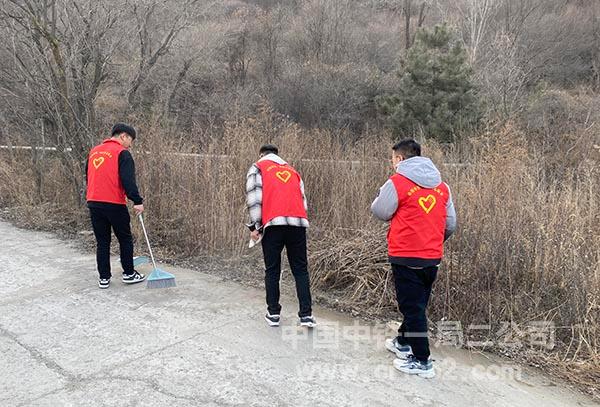 韩黄项目组织青年志愿者捡拾垃圾 韩黄项目组织青年志愿者捡拾垃圾