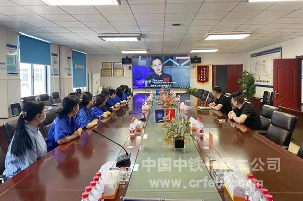 学习英雄母亲王亚平 学习英雄母亲王亚平