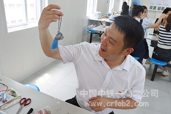 欣赏自制香囊的喜悦 欣赏自制香囊的喜悦