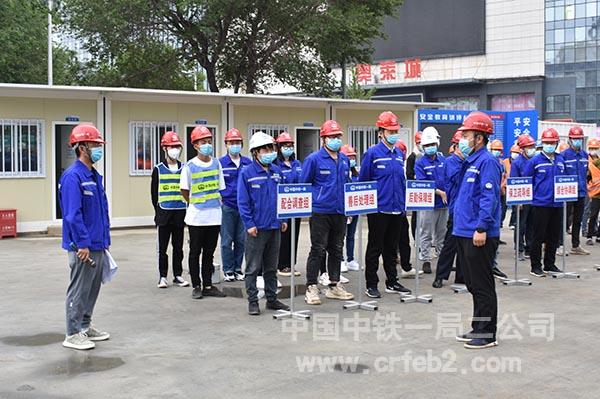 各小组组长进行汇报工作 各小组组长进行汇报工作