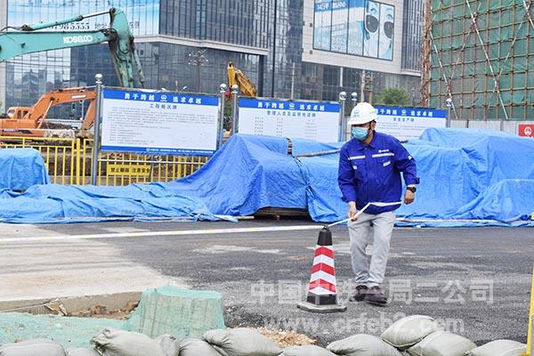 设立警戒线 设立警戒线
