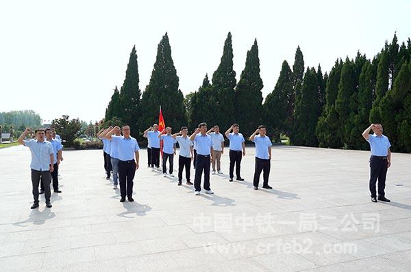 项目全体党员重温入党宣誓 项目全体党员重温入党宣誓