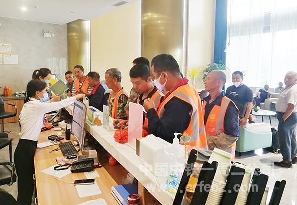 项目人员暂时撤离到宾馆安置 项目人员暂时撤离到宾馆安置