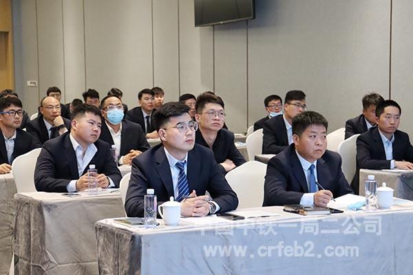 学员认真听讲 学员认真听讲