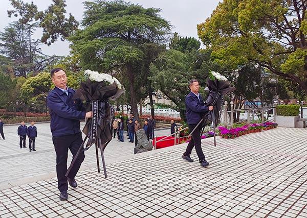 沪渝蓉高铁沪宁段站前七标项目向英烈献花篮 沪渝蓉高铁沪宁段站前七标项目向英烈献花篮