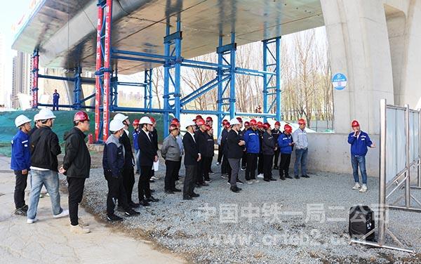 总工程师张伟东介绍施工工艺 总工程师张伟东介绍施工工艺