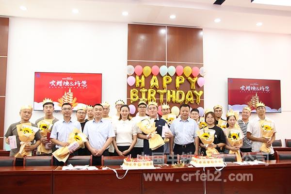 集体生日会合影 集体生日会合影