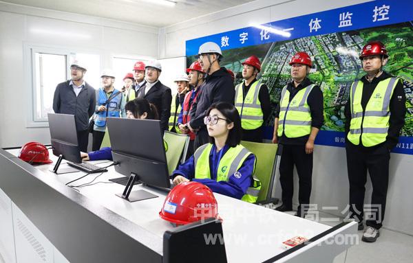 参观数字化一体监控中心 参观数字化一体监控中心