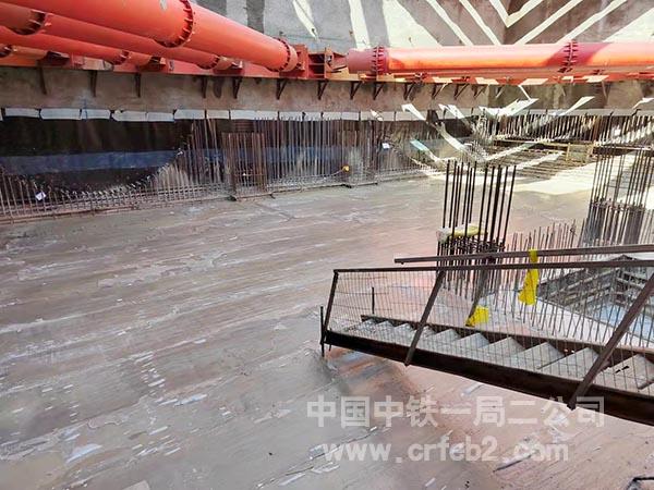 首段底板浇筑完成 首段底板浇筑完成