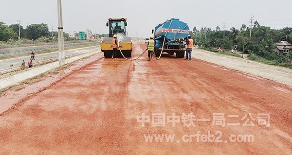 试验段最后一遍静压收面 试验段最后一遍静压收面