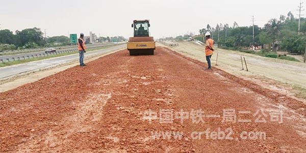 路基表层第一层开始碾压 路基表层第一层开始碾压