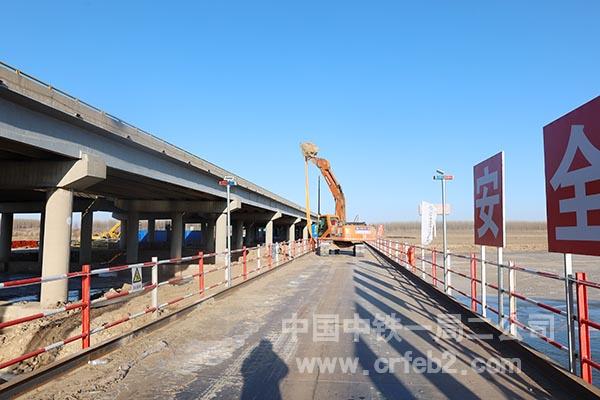 大凌河特大桥钢便桥 大凌河特大桥钢便桥
