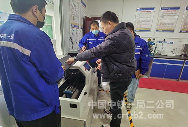 西成安全质量部工程师董发旺现场检查 西成安全质量部工程师董发旺现场检查