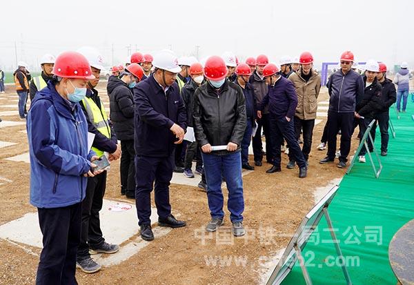 现场汇报首件工程施工情况 现场汇报首件工程施工情况