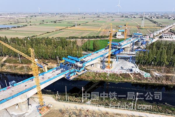 3即将合龙固镇西特大桥连续梁施工1 3即将合龙固镇西特大桥连续梁施工1