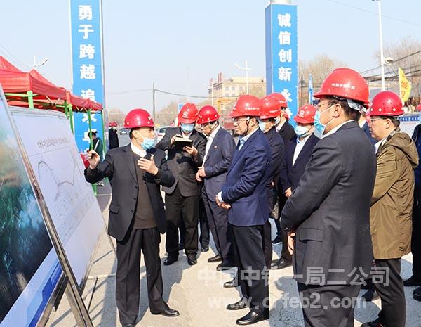 哈尔滨副市长一行现场听取汇报 哈尔滨副市长一行现场听取汇报