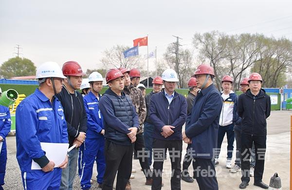 哈尔滨市政府投资项目服务中心王军主任对项目施工表示肯定 哈尔滨市政府投资项目服务中心王军主任对项目施工表示肯定