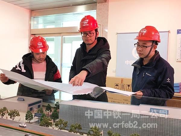 项目总工组织技术人员共同学习施工技术和管理知识 项目总工组织技术人员共同学习施工技术和管理知识