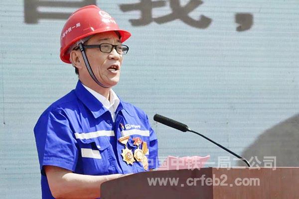 8窦铁成向雄安建设者们讲述故事 8窦铁成向雄安建设者们讲述故事