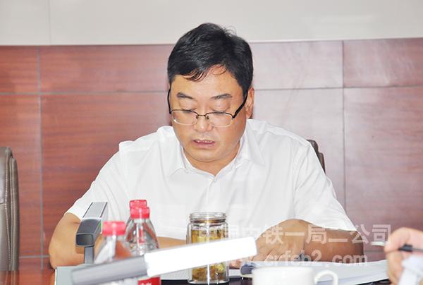二公司党委书记、执行董事李永明作主题发言 二公司党委书记、执行董事李永明作主题发言