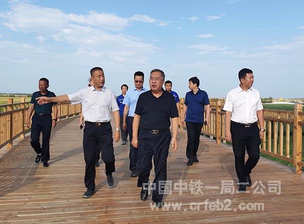 富锦市人大副主任丁兆进陪同检查 富锦市人大副主任丁兆进陪同检查