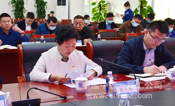 与会人员进行交流发言 与会人员进行交流发言