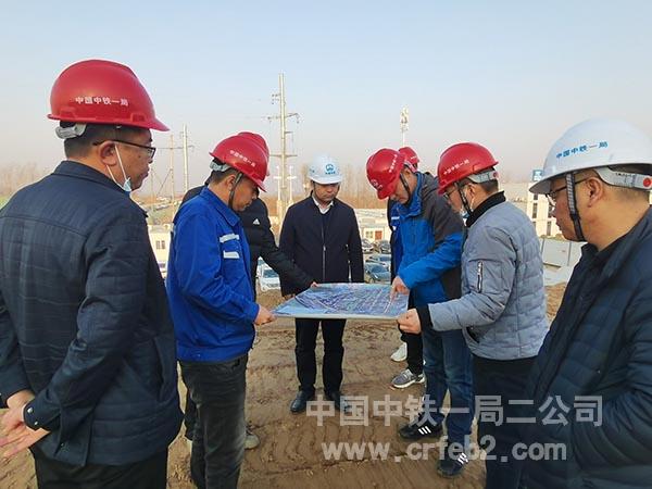 总经理崔总了解现场施工情况 总经理崔总了解现场施工情况
