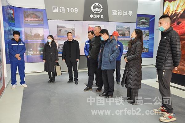 参观工程展示厅 参观工程展示厅
