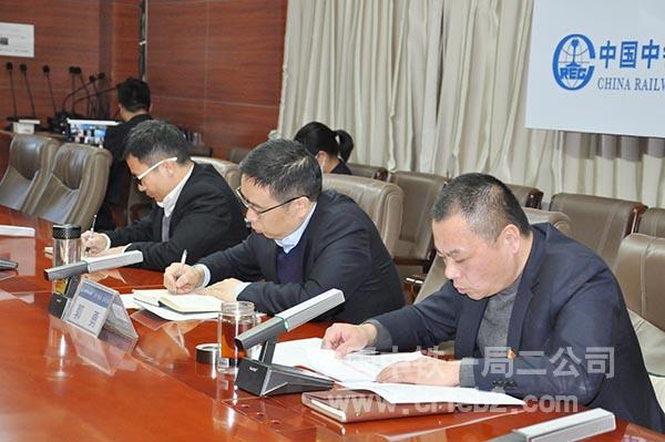公司纪委副书记李斌领学了《中国中铁股份有限公司领导人员廉洁从业若干规定实施细则》 公司纪委副书记李斌领学了《中国中铁股份有限公司领导人员廉洁从业若干规定实施细则》