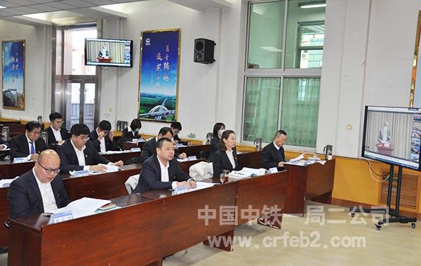 与会人员认真听取项目党组织书记述职 与会人员认真听取项目党组织书记述职