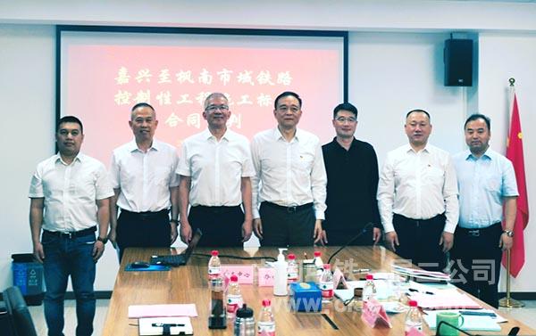 双方领导合影留念 双方领导合影留念
