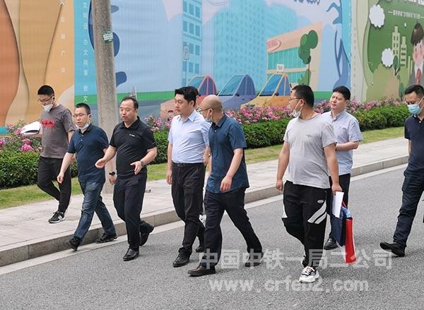 崔磊走访现场施工环境 崔磊走访现场施工环境