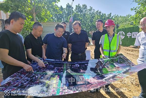 公司总经理崔磊听取汇报 公司总经理崔磊听取汇报