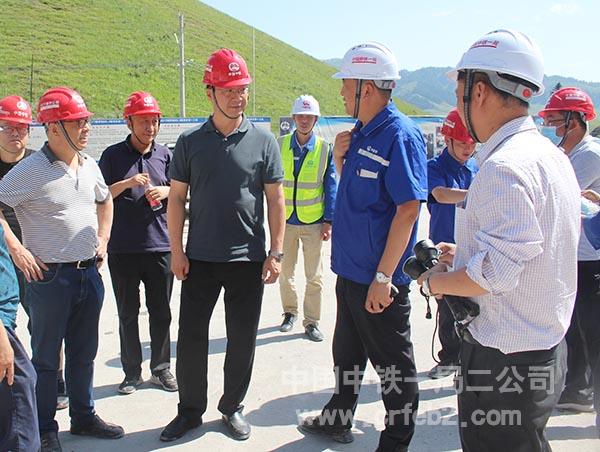 中铁城投新疆分公司党委书记杨建伟一行人检查指导工作 中铁城投新疆分公司党委书记杨建伟一行人检查指导工作