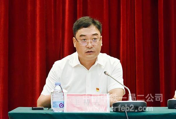中铁一局二公司党委书记、执行董事李永明主持学习会 中铁一局二公司党委书记、执行董事李永明主持学习会