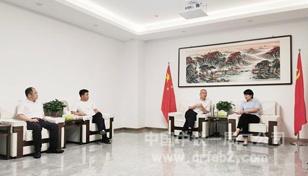 朱卫东与邯郸市丛台区区长刘丹举行会谈 朱卫东与邯郸市丛台区区长刘丹举行会谈