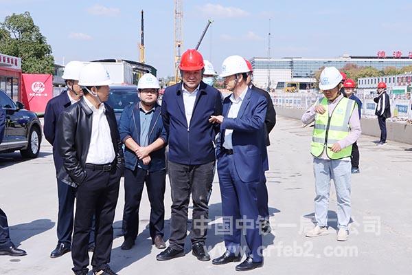 现场听取汇报 现场听取汇报