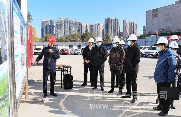 项目经理李西锋做汇报 项目经理李西锋做汇报