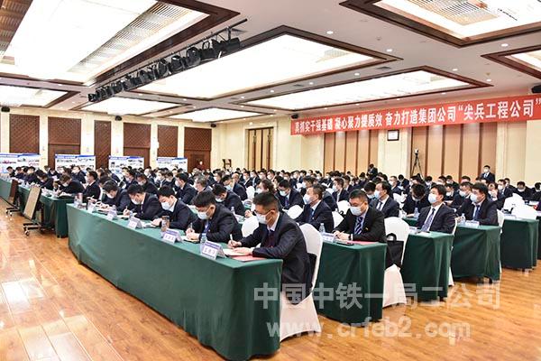 与会人员认真听讲 与会人员认真听讲