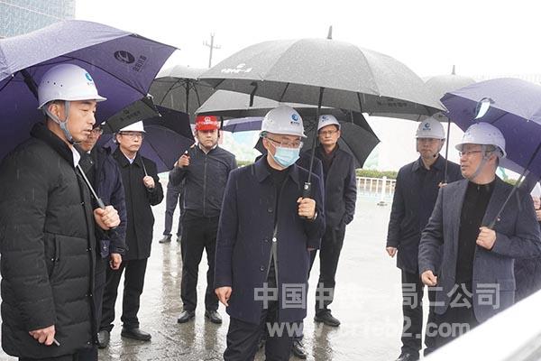 李军一行参观施工现场现场 李军一行参观施工现场现场
